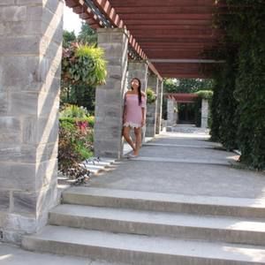 Meet your Posher, Monica